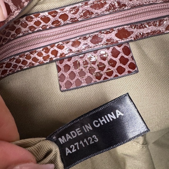 G.I.L.I.Snake Fringe Stirrup Shoulder Red/Brown Patent Suede Bag. - Picture 12 of 14